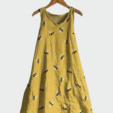 Kleid mit Bienenmuster