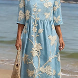 Blaues Sommerkleid mit floralen Akzenten